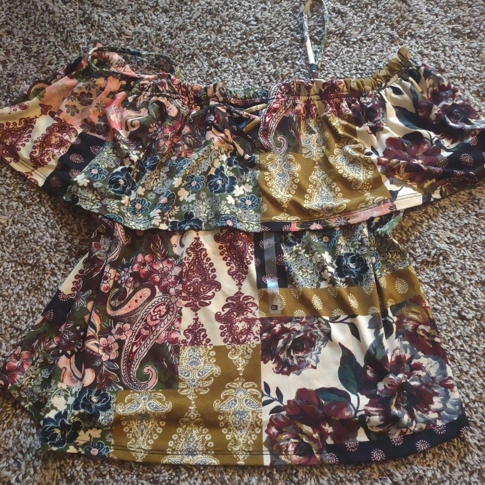 Buckle cold shoulder top